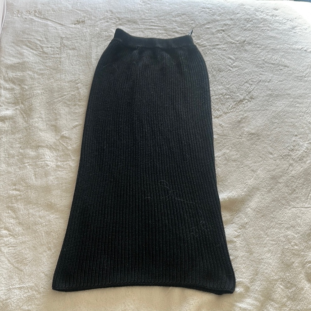 Elegant Black Knit Skirt
